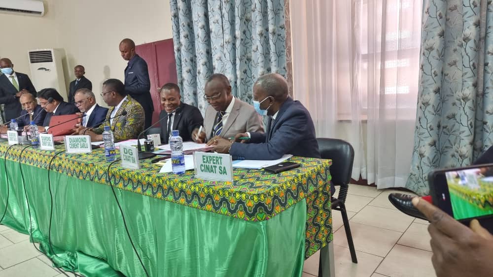 Signature du contrat d’exploitation CINAT - Diamond cement