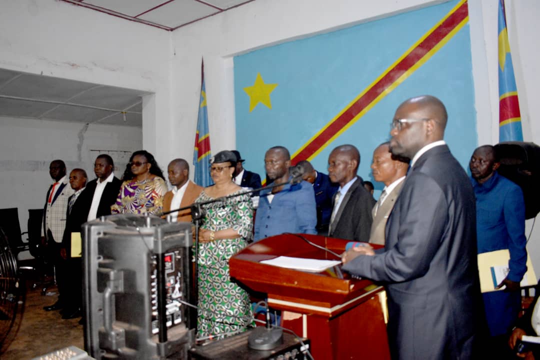 Jean-Robert Nzanza Bombiti au cours de l’investiture de son gouvernement à Buta