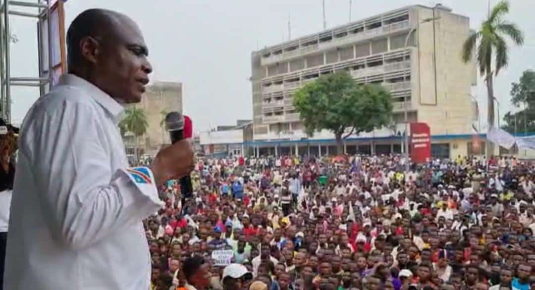 Martin FAYULU, au cours d'un meeting à Kisangani