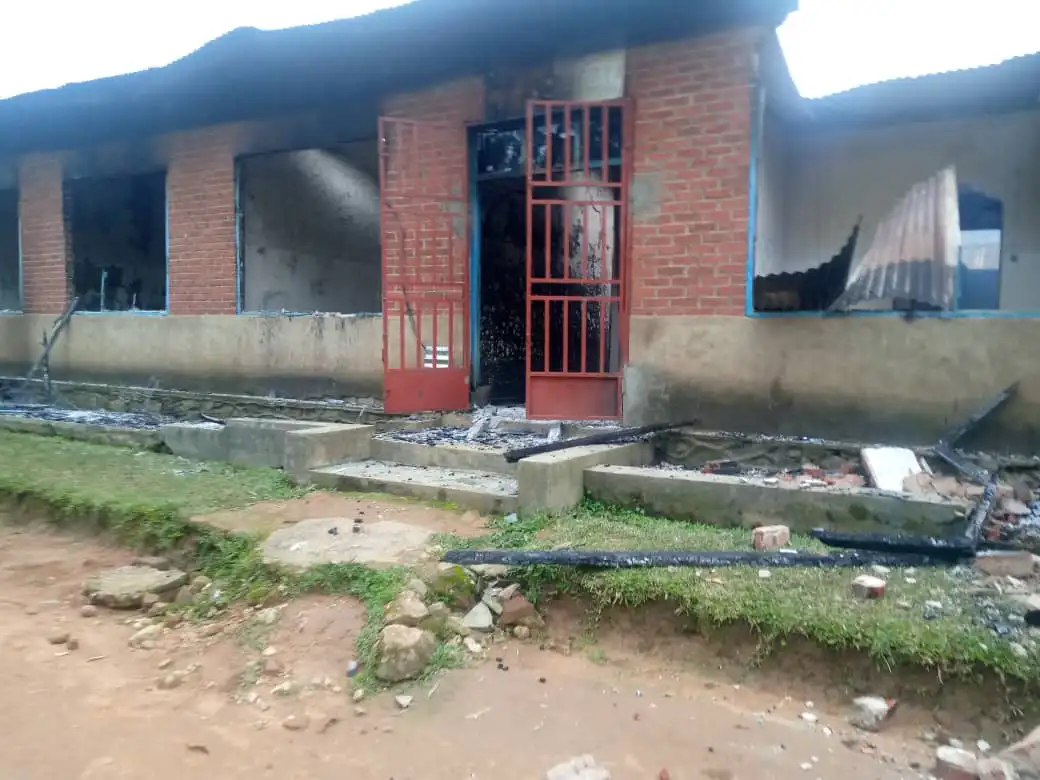 Le centre hospitalier incendié à Maboya