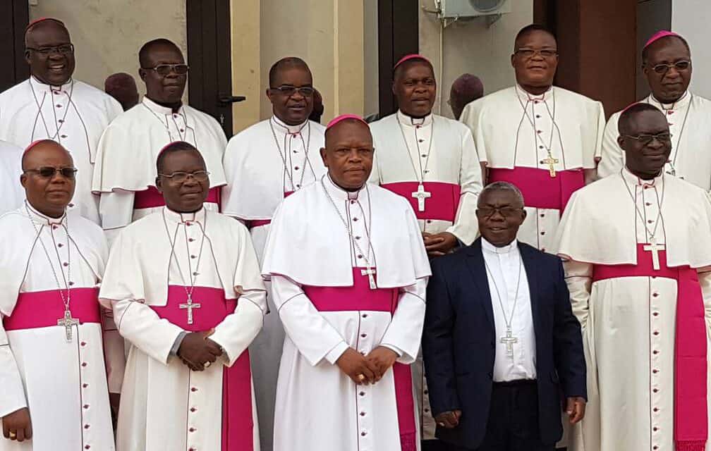 Les évêques de la CENCO autour du cardinal Ambongo.