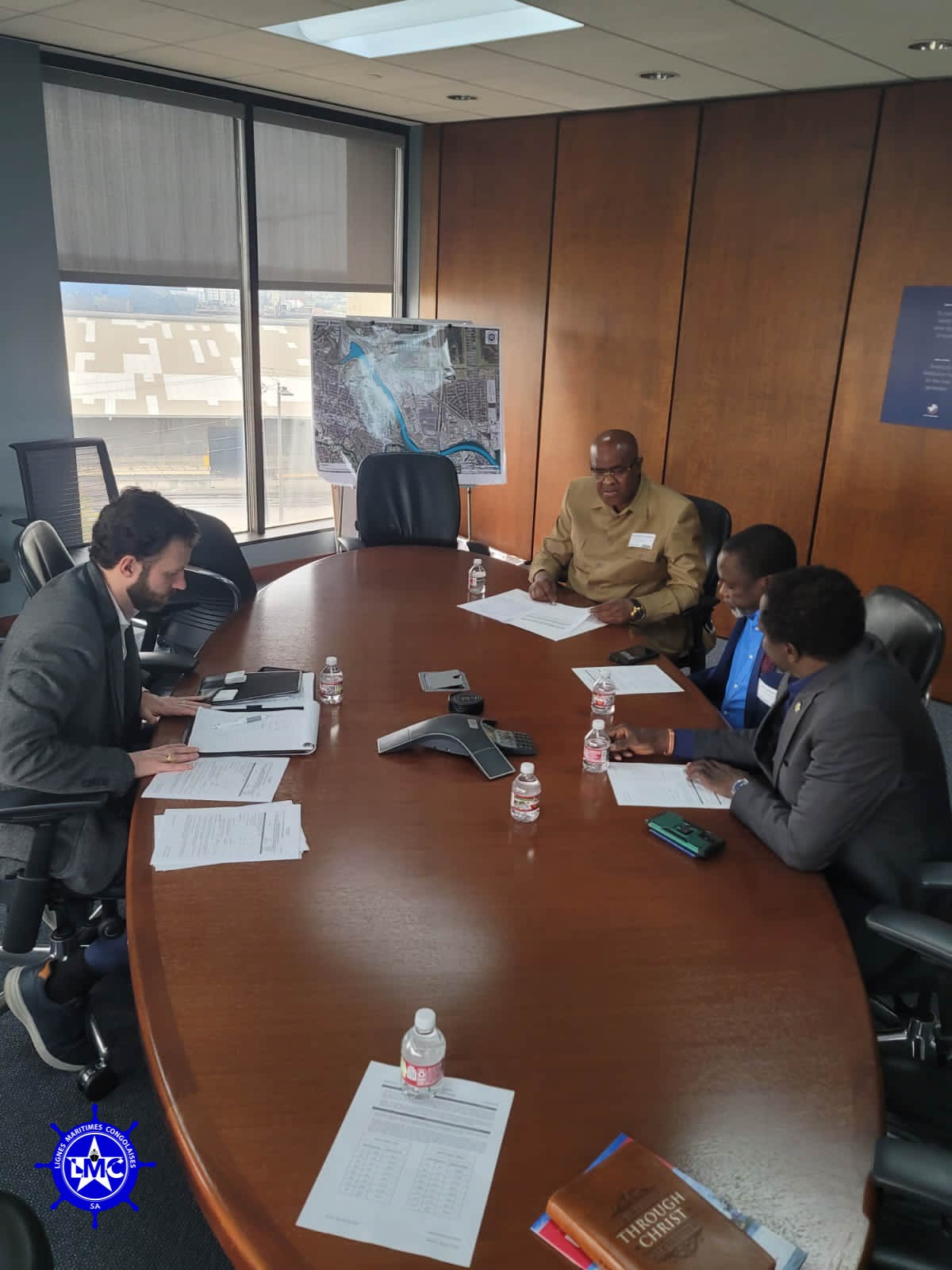 Le DG de LMC SA en séance de travail à Houston
