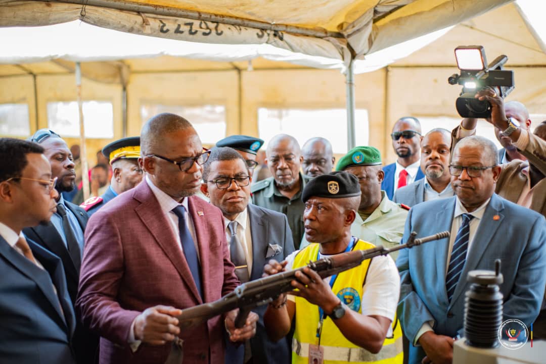 Le VPM Peter Kazadi présidant la cérémonie de marquage d’armes