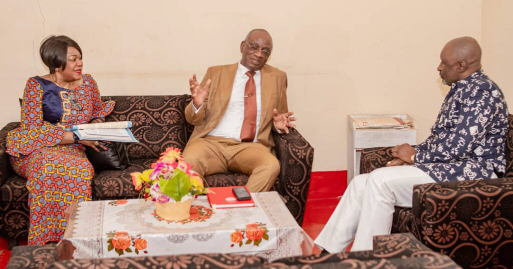 L’IGF adjoint Vincent Batubenga avec le PG de Mbuji-Mayi Maurice Kama.