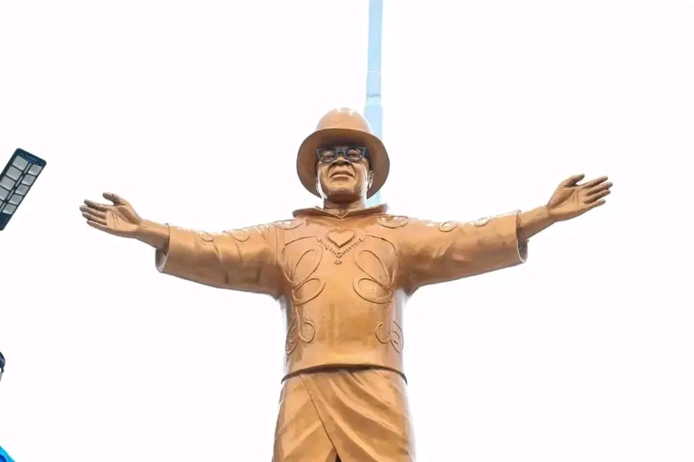 Monument de Papa Wemba à Matonge