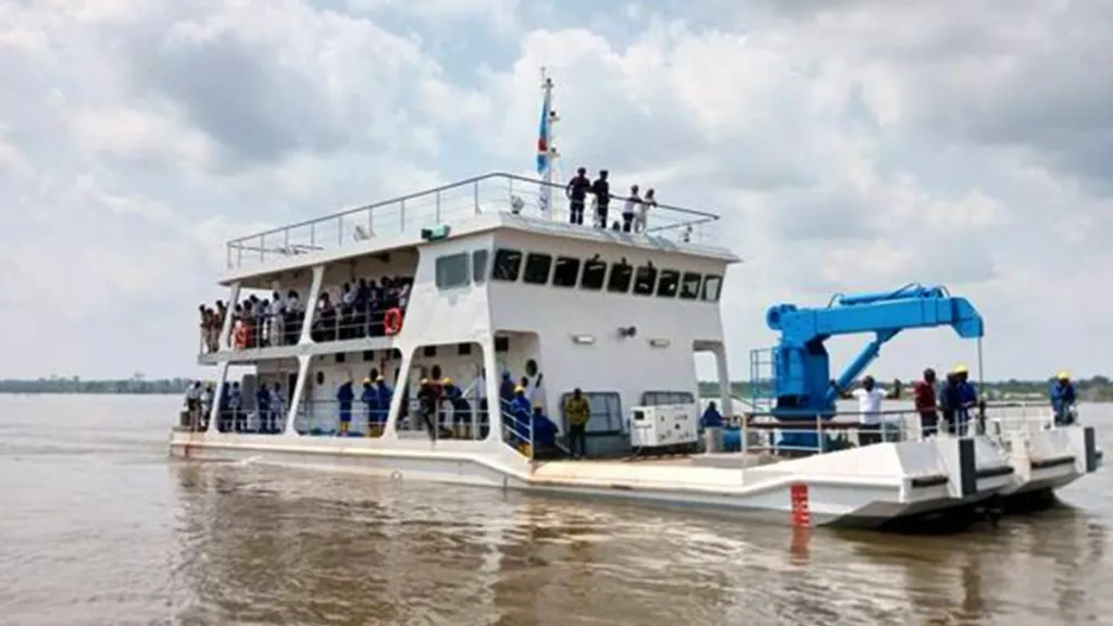 Le bateau baliseur de la RVF.