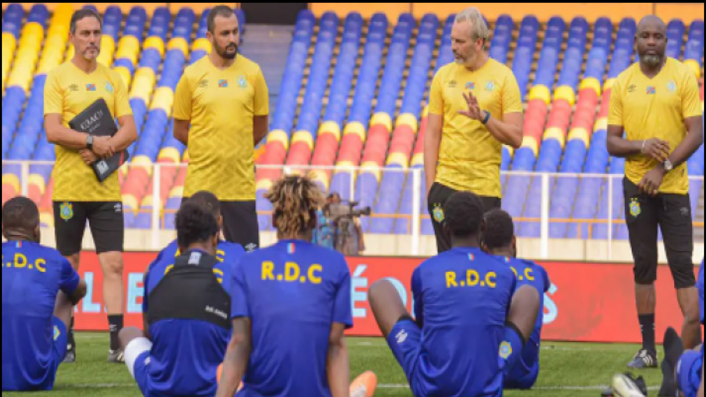 Les Léopards avec le staff technique