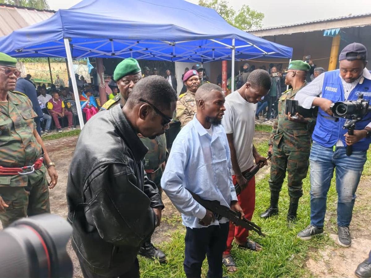 Les démobilisés Mobondo rendent les armes aux responsables du P-DDRCS