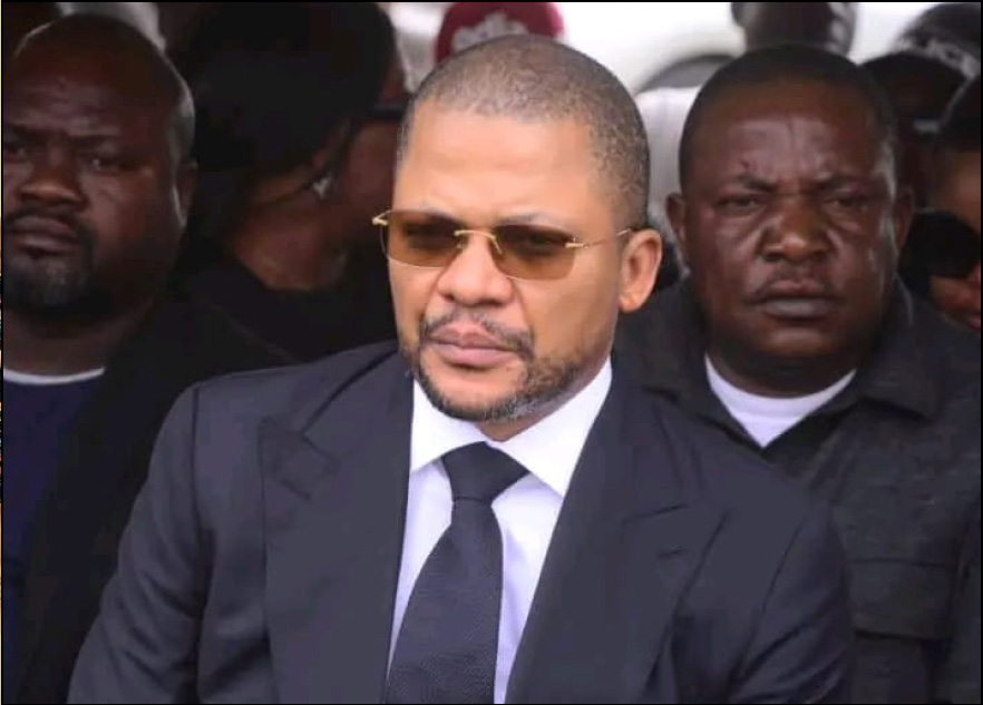 Le ministre des Sports Didier Budimbu