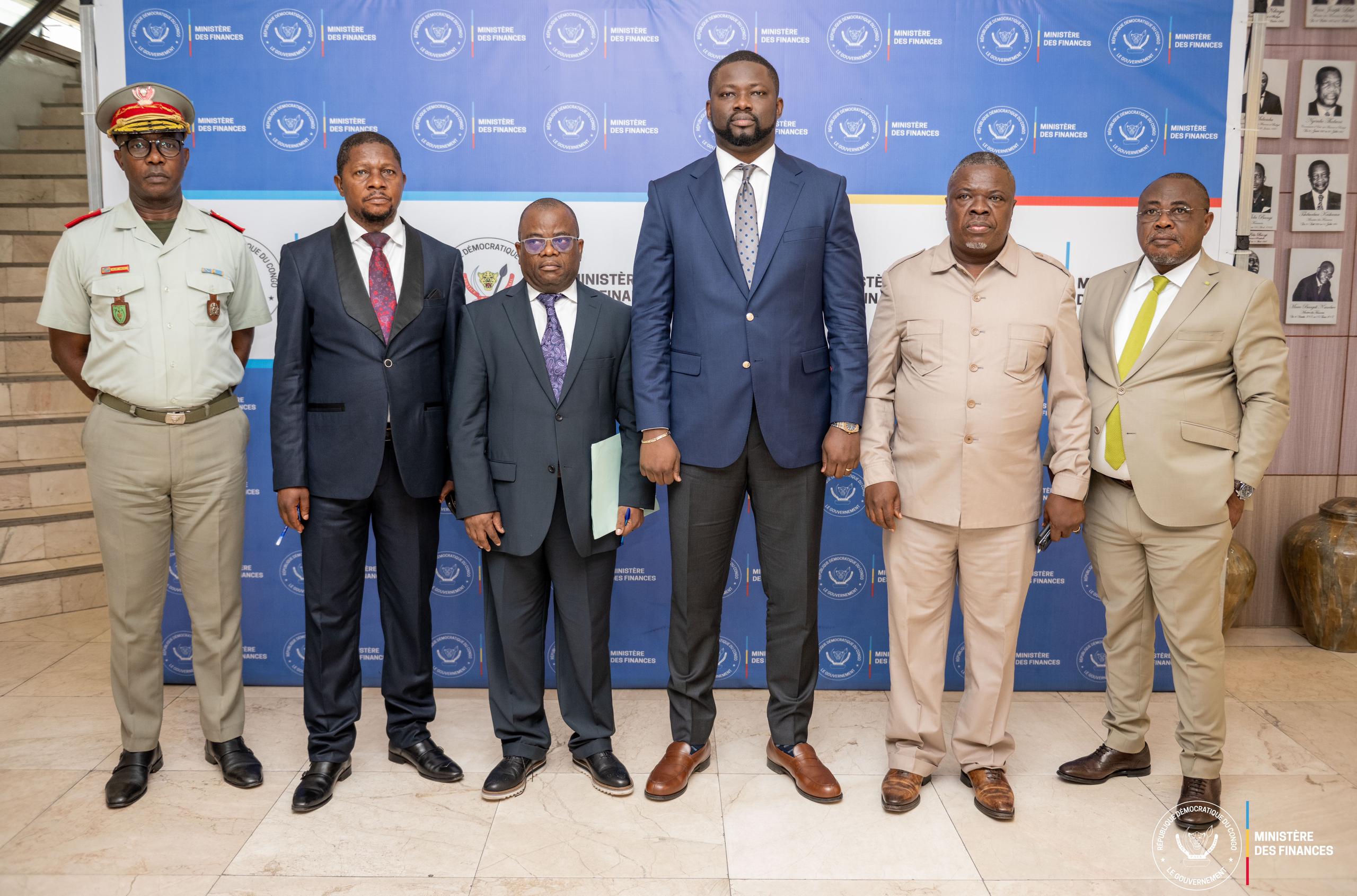 Les membres du comité de suivi de la paie