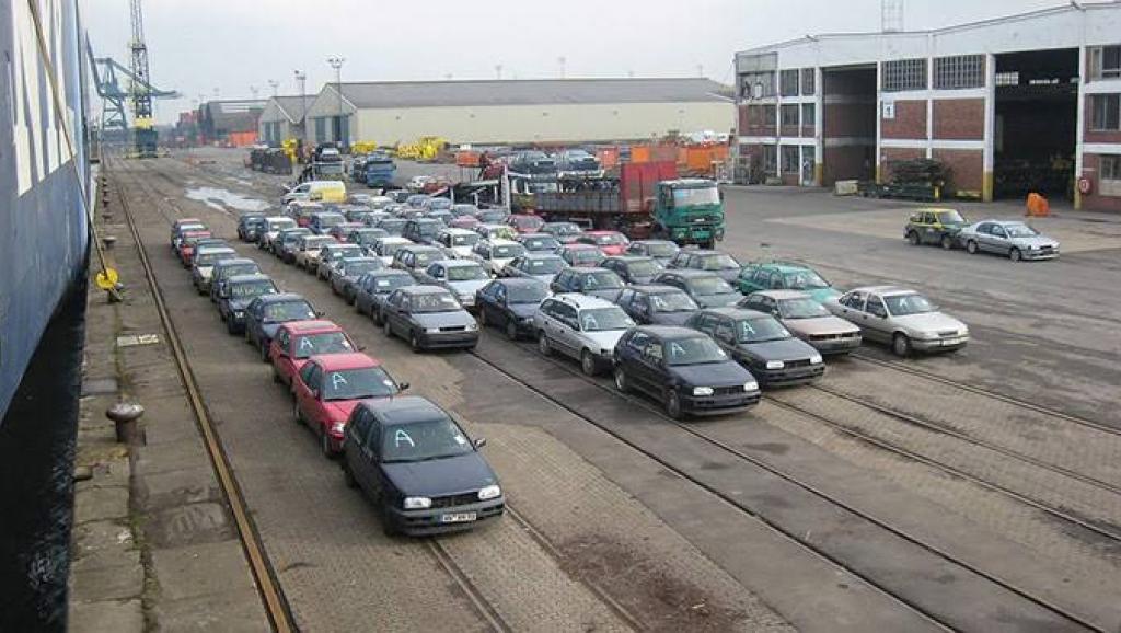 Des véhicules d’occasion importés au port de Matadi.