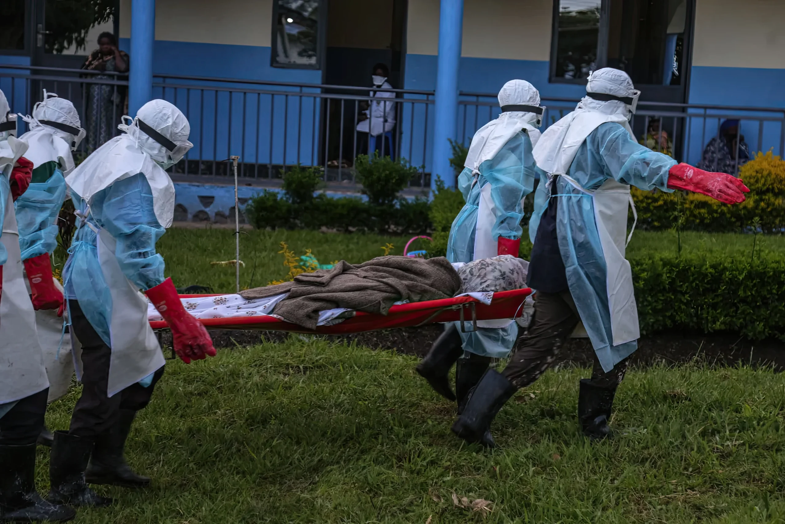 Inhumation d’une victime du virus Ebola