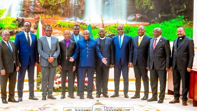 La délégation des opposants de la RDC à Bujumbura avec le président Burundais, Evariste Ndayshimiye